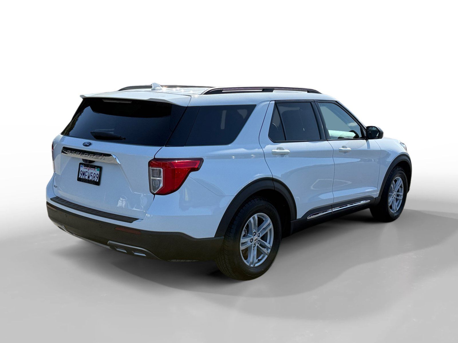 Certified 2023 Ford Explorer XLT w/ Equipment Group 202A RWD image 5
