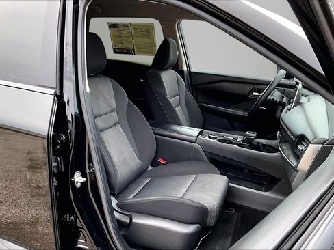 Used 2024 Nissan Rogue SV image 7