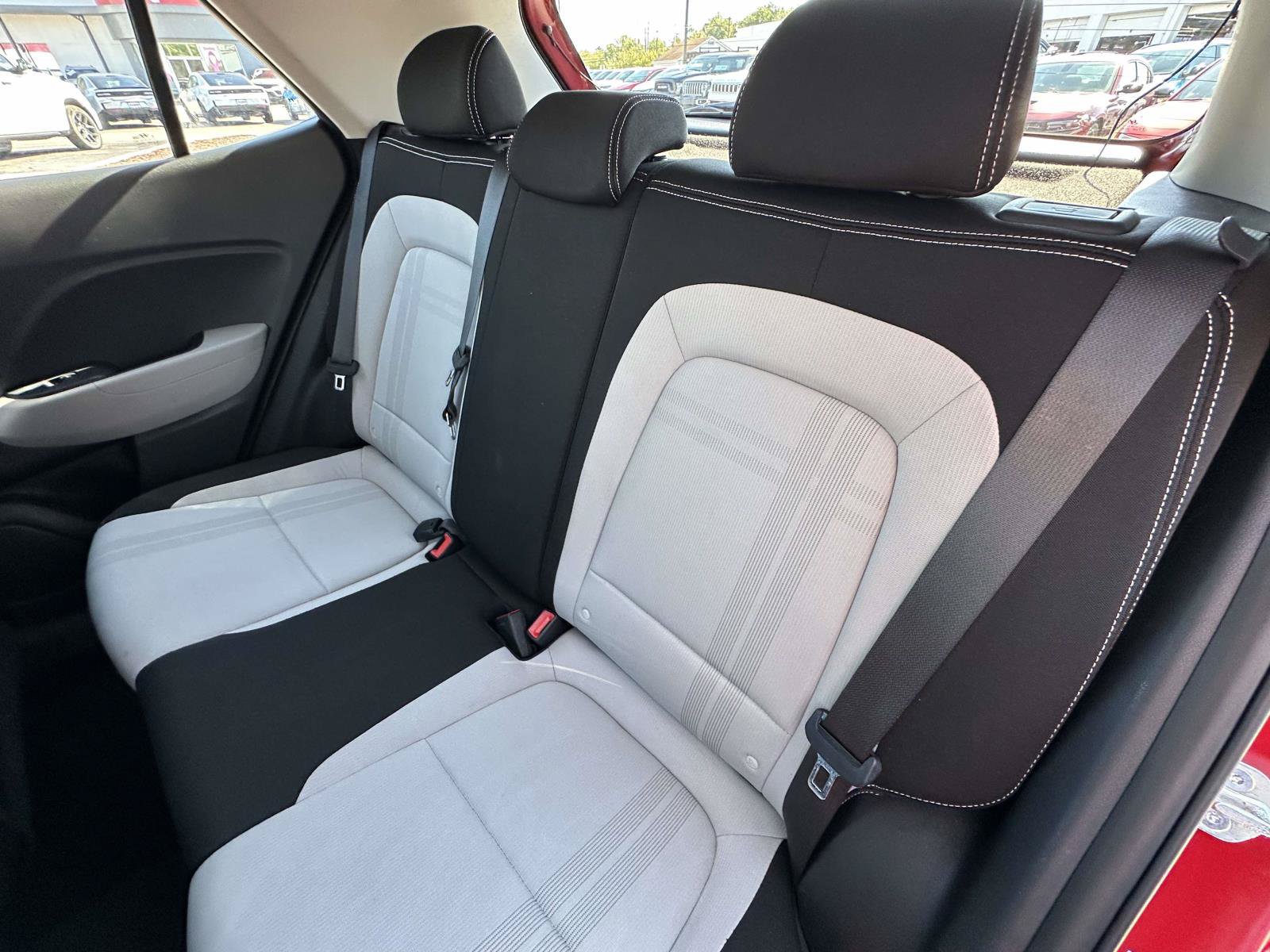 Used 2025 Hyundai Venue SEL FWD image 33