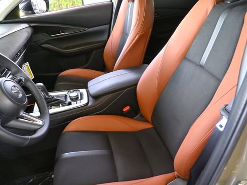 New 2025 MAZDA CX-30 Carbon image 10