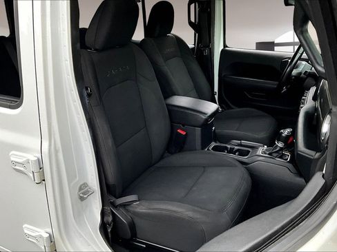 Used 2022 Jeep Wrangler Unlimited Sahara image 30