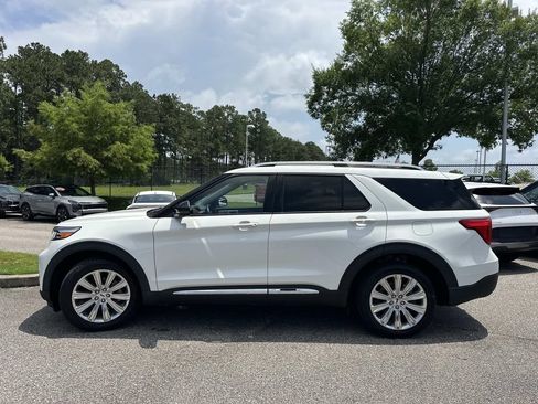 Used 2022 Ford Explorer Limited w/ Equipment Group 301A RWD image 9