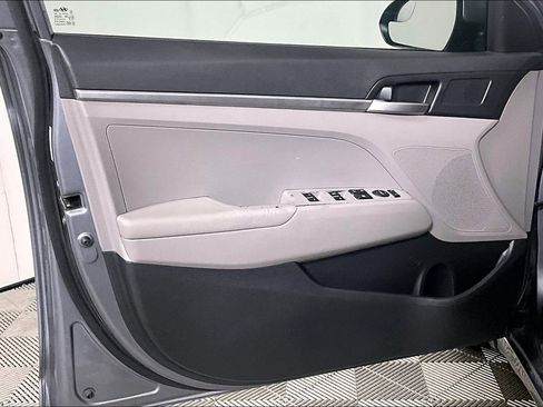 Used 2019 Hyundai Elantra SE image 22