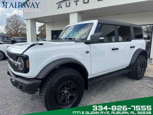 Used 2023 Ford Bronco Wildtrak image 2