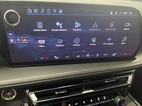 Used 2025 Chevrolet Traverse LT FWD image 21