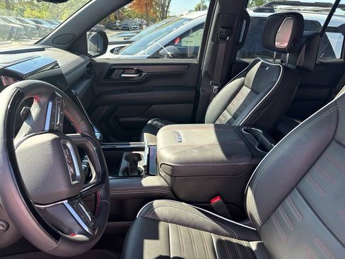 Used 2026 GMC Yukon AT4 Ultimate w/ LPO, Floor Liner Package AWD/4WD image 4