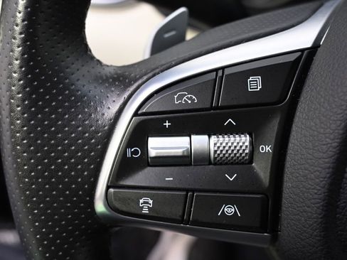 Used 2025 Genesis G70 2.5T image 34