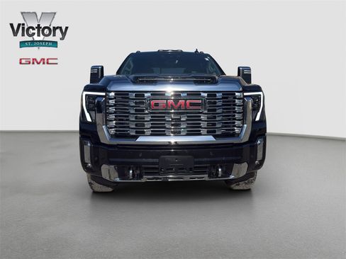 Used 2025 GMC Sierra 3500 Denali w/ Denali Reserve Package image 2