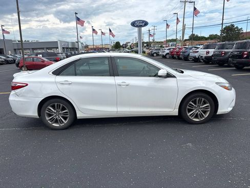 Used 2017 Toyota Camry SE FWD image 4