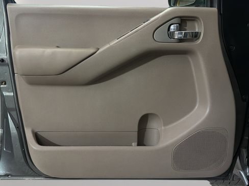 Used 2009 Nissan Frontier SE w/ SE Value Truck Pkg RWD image 20