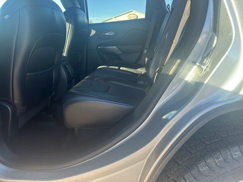 Used 2021 Jeep Cherokee Latitude Lux w/ Mopar Interior Package image 14