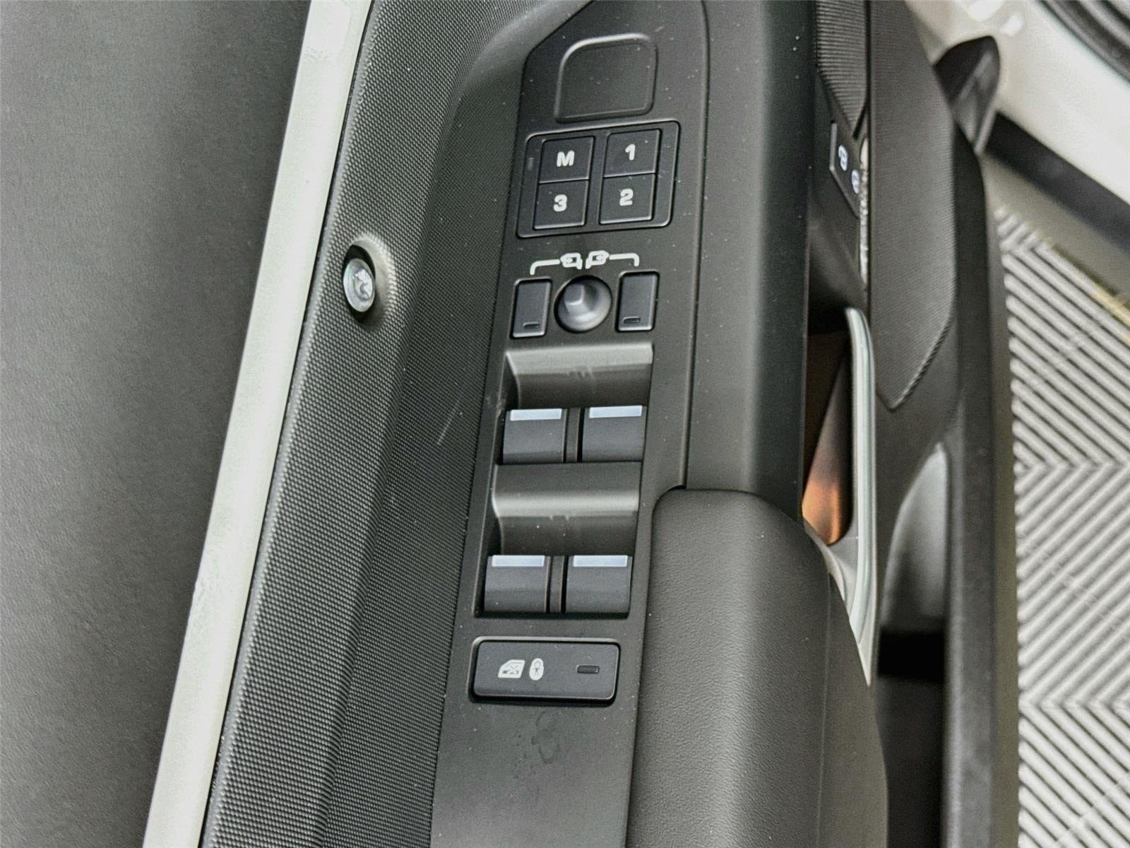 New 2026 Land Rover Defender 110 X-Dynamic SE AWD/4WD image 20