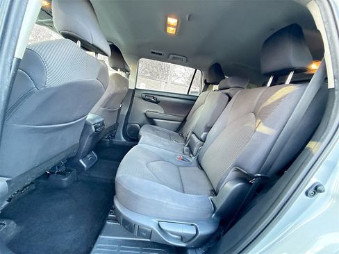 Used 2021 Toyota Highlander LE image 28