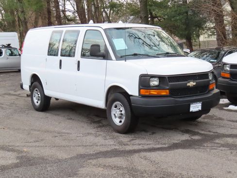 Used 2015 Chevrolet Express 2500 image 23
