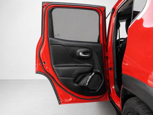 Used 2017 Jeep Renegade Altitude FWD image 16