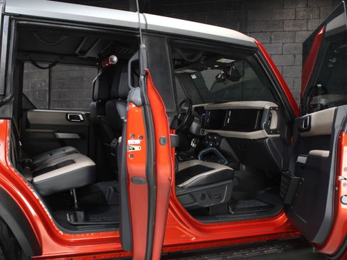 Used 2023 Ford Bronco Wildtrak AWD/4WD image 41
