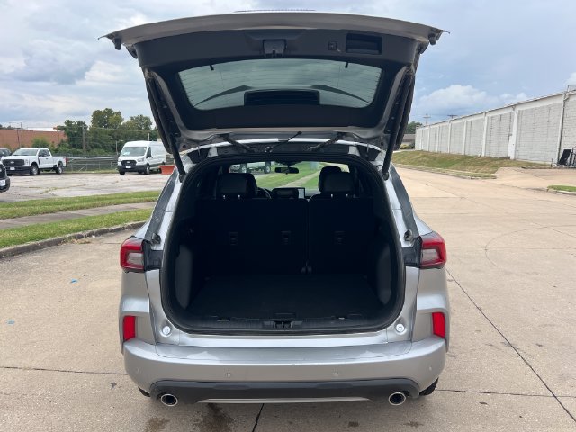 Used 2023 Ford Escape ST-Line w/ Tech Pack #1 AWD/4WD image 6