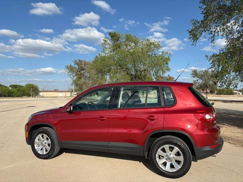 Used 2010 Volkswagen Tiguan S FWD image 9