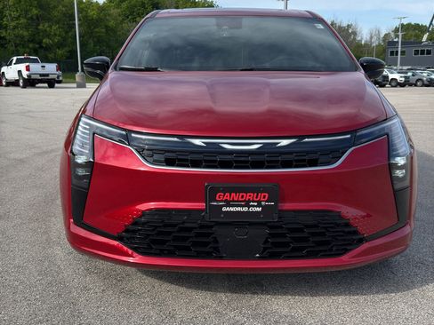 New 2027 Chrysler Pacifica Limited w/ Trailer Tow Group FWD image 3