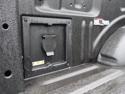 Used 2025 Ford F150 Lariat AWD/4WD image 17