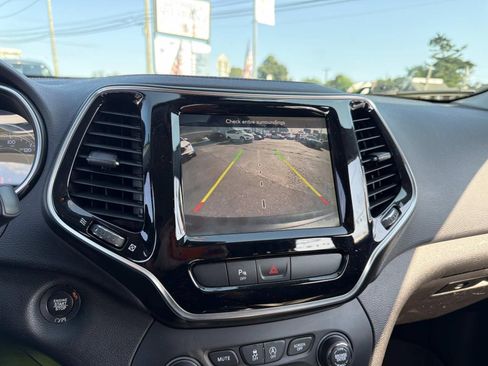 Used 2019 Jeep Cherokee Limited AWD/4WD image 28