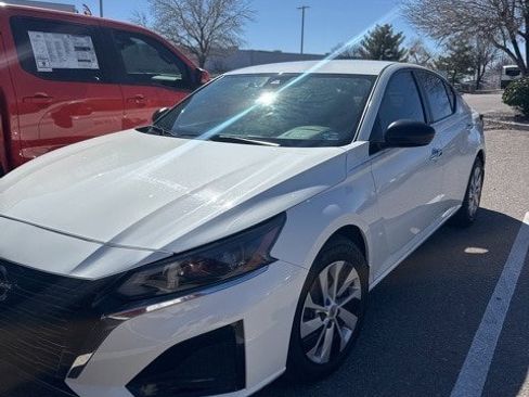 Used 2024 Nissan Altima 2.5 S image 2