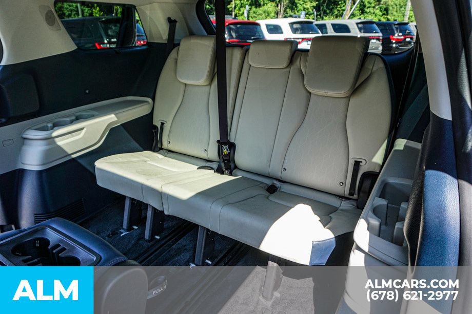Used 2025 Kia Carnival SX w/ SX Dark Edition Package FWD image 21