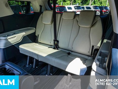 Used 2025 Kia Carnival SX w/ SX Dark Edition Package FWD image 21