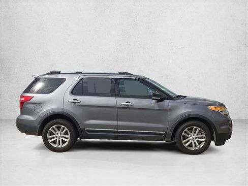 Used 2014 Ford Explorer XLT w/ Equipment Group 201A image 4