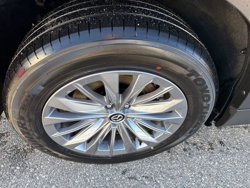 Used 2024 MAZDA CX-90 3.3 Turbo w/ Preferred Plus image 11