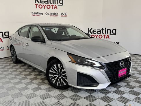 Used 2024 Nissan Altima 2.5 SV image 3