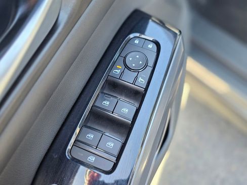 Used 2023 Nissan Pathfinder SL FWD image 21