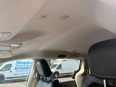 Used 2019 Chrysler Pacifica Touring-L FWD image 10