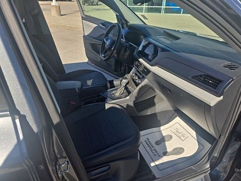 Used 2023 Volkswagen Taos SE w/ Panoramic Sunroof Package image 34