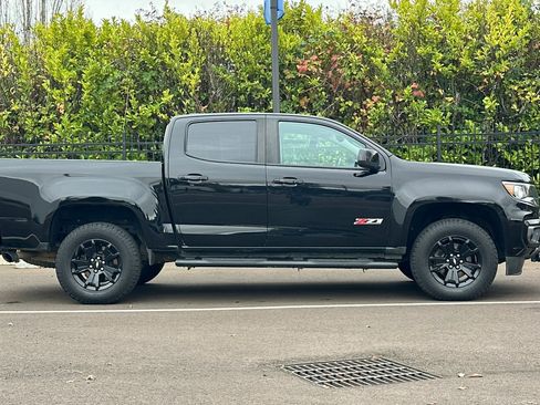 Used 2021 Chevrolet Colorado Z71 w/ Z71 Midnight Edition image 6