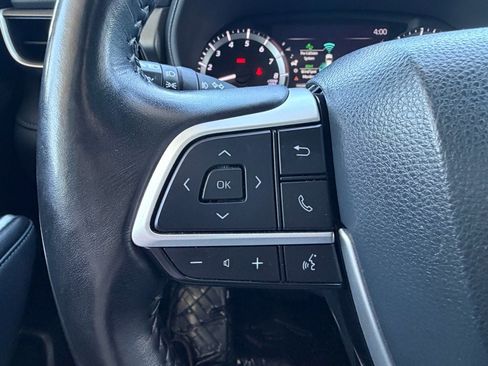 Used 2023 Toyota Highlander LE FWD image 28