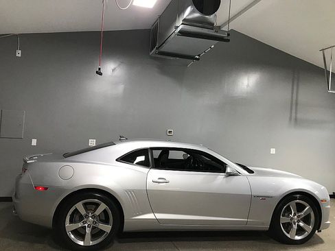 Used 2010 Chevrolet Camaro SS w/ RS Package RWD image 2