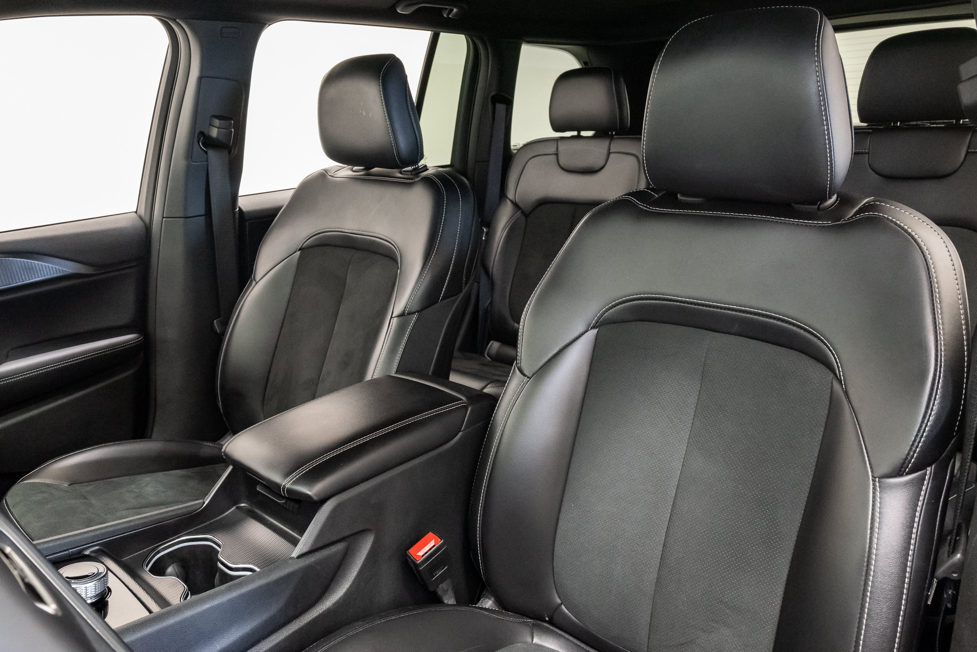 Certified 2025 Jeep Grand Cherokee Altitude AWD/4WD image 9