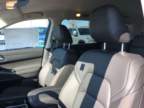 New 2025 Nissan Pathfinder SL image 15