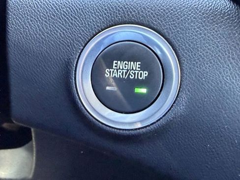 Certified 2024 GMC Terrain SLT image 30