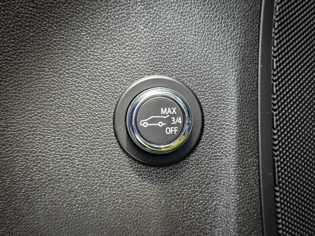 Used 2023 Buick Envision Essence AWD/4WD image 13