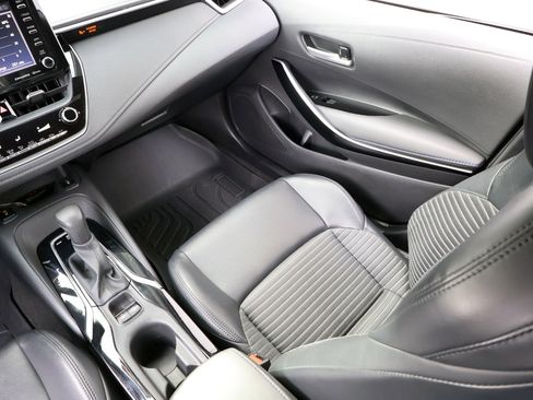 Used 2020 Toyota Corolla XSE image 18