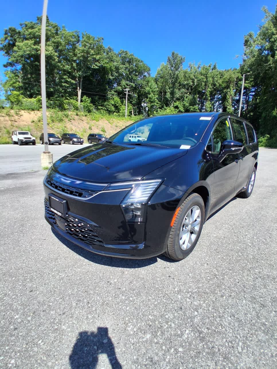New 2027 Chrysler Pacifica Select AWD/4WD image 7