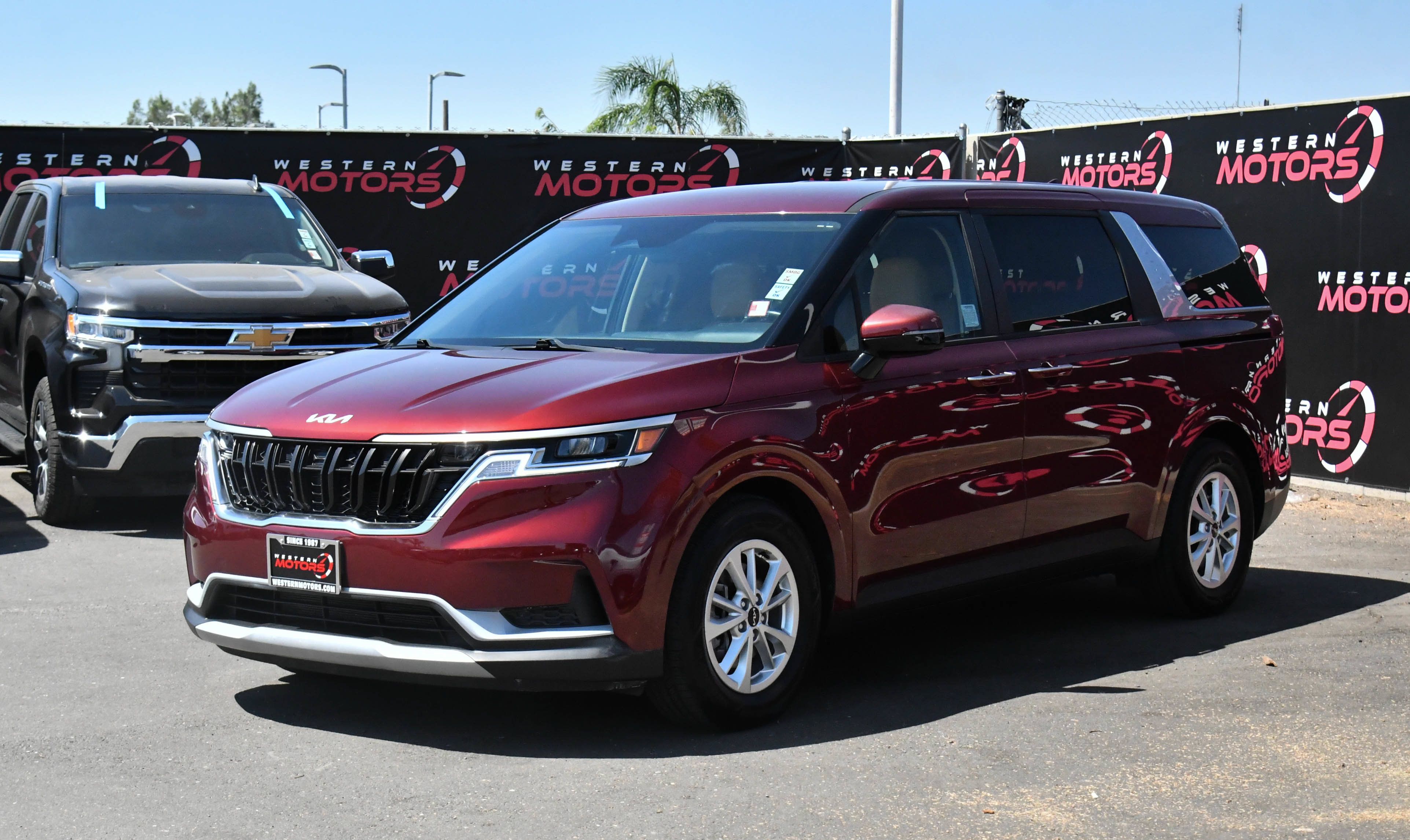 Used 2022 Kia Carnival LX FWD image 3