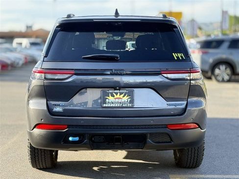 Used 2022 Jeep Grand Cherokee Trailhawk w/ Advanced Protech Group II AWD/4WD image 6