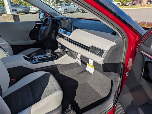 New 2025 Mitsubishi Outlander SE image 36