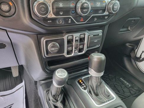 Used 2020 Jeep Wrangler Unlimited Sahara AWD/4WD image 17