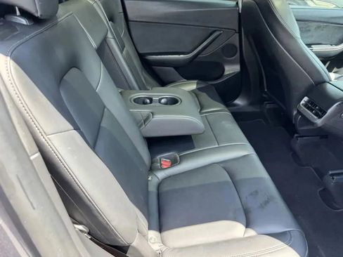 Used 2021 Tesla Model Y Long Range image 10