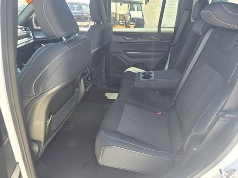 Used 2025 Jeep Grand Cherokee Laredo X w/ Luxury Tech Group I AWD/4WD image 10