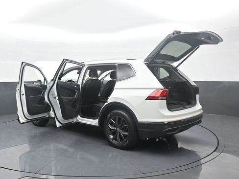 Used 2022 Volkswagen Tiguan SE image 76